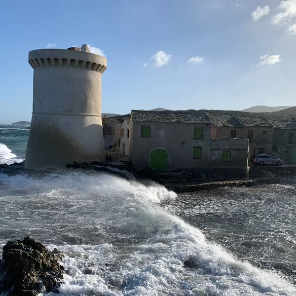 À l'abris des vagues